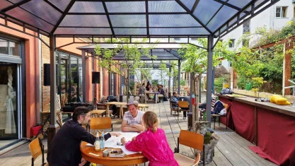 Sommerterrasse und Innenhof Pulsraum Berlin Wedding – Outdoor-Events 8